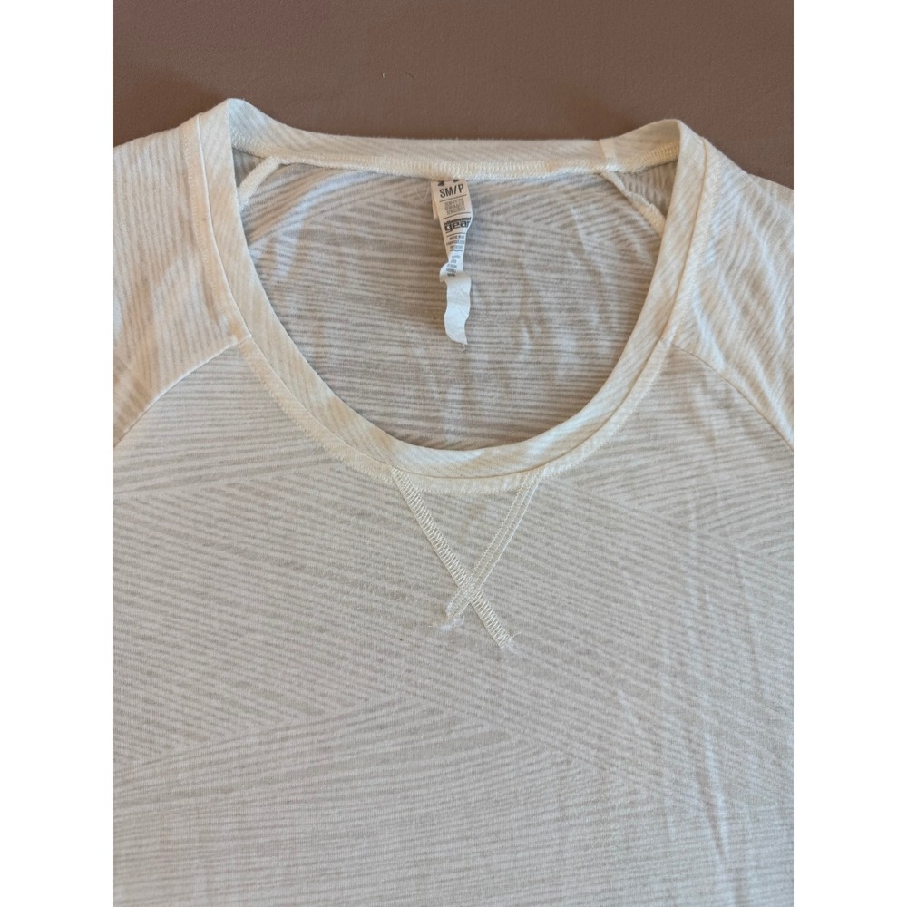 Under Armour Allseason Gear White Long Sleeve Athletic Gym Top SM Workout Layer‎ - Picture 3 of 11
